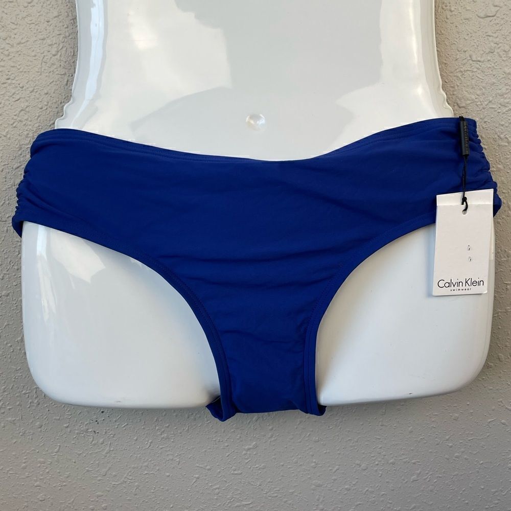 NWT Calvin Klein Bikini Bottoms Size M